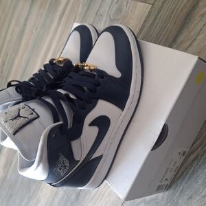 Jordan Men's Navy and White Sneakers